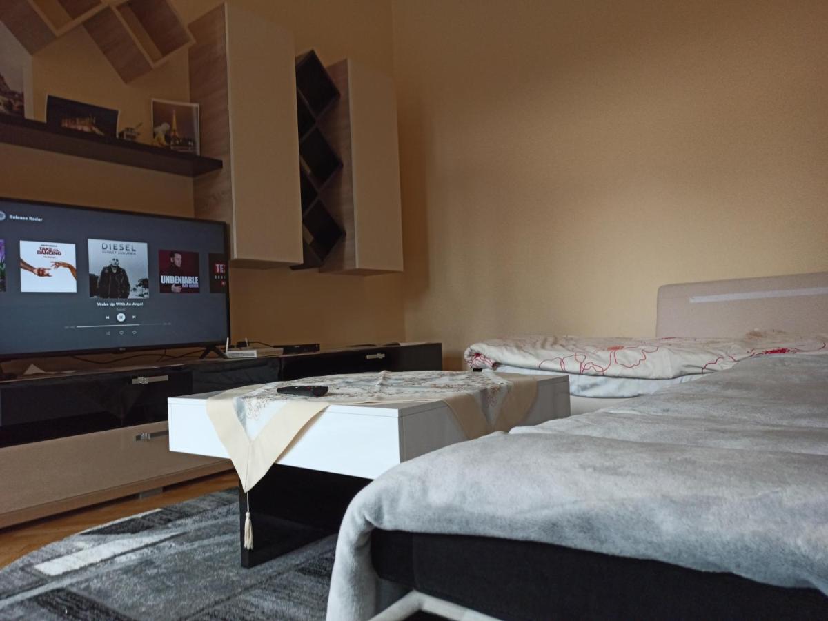 Robert's Apartment - Housity