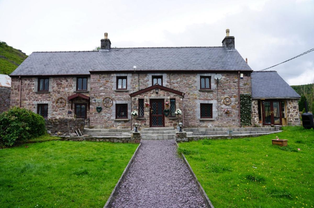 Pentre Riding Stables - Housity
