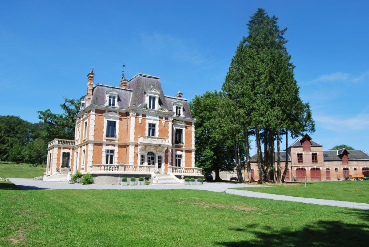 Chateau Sourliavoux, appartement en chambres d'hôtes - Housity