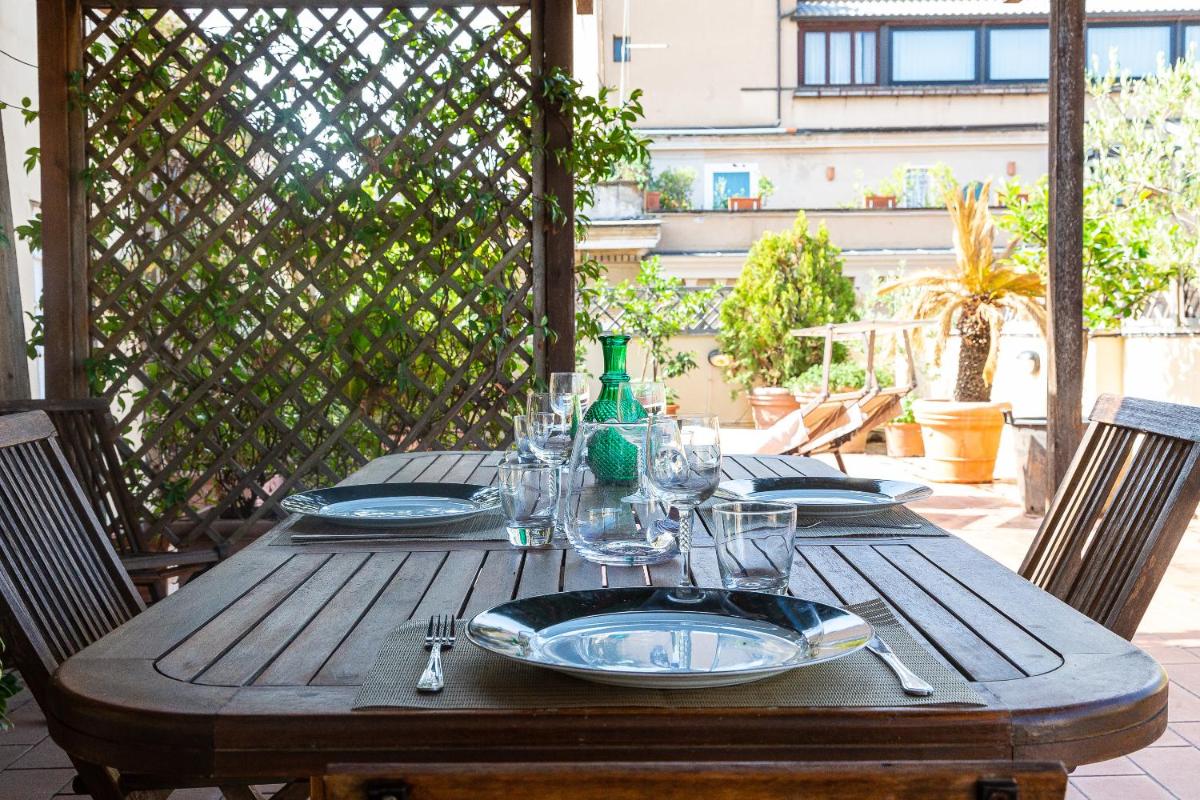 Amazing New Penthouse with terrace Jewish Ghetto - Housity