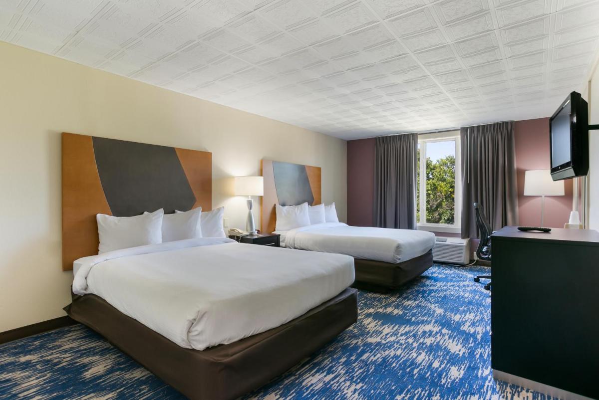 Eisenhower Hotel and Conference Center - Housity