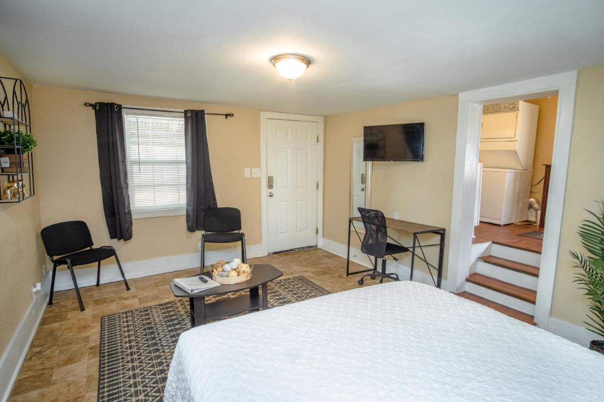 Virginia St. San Antonio Guesthouse Near Downtown - Housity