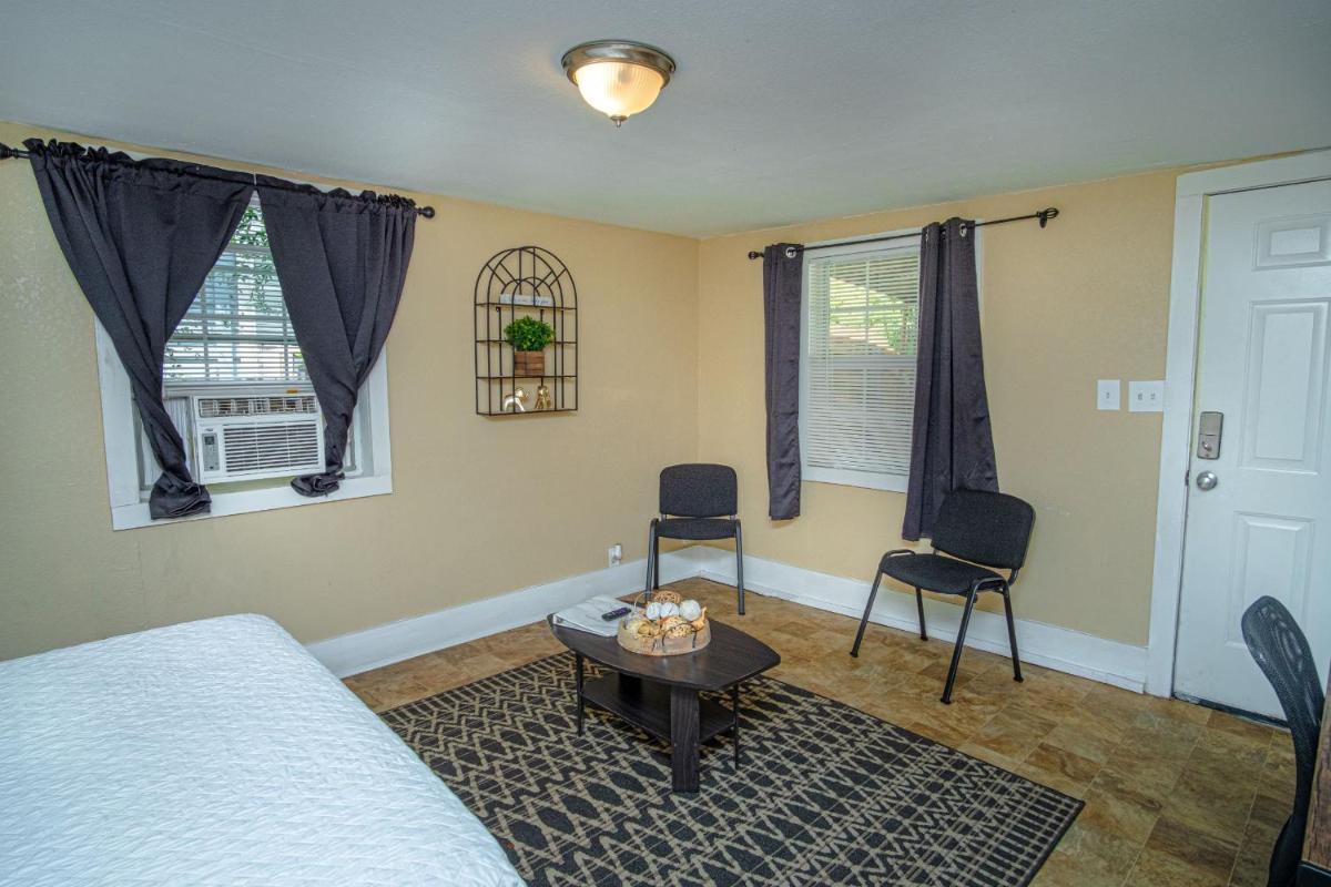 Virginia St. San Antonio Guesthouse Near Downtown - Housity