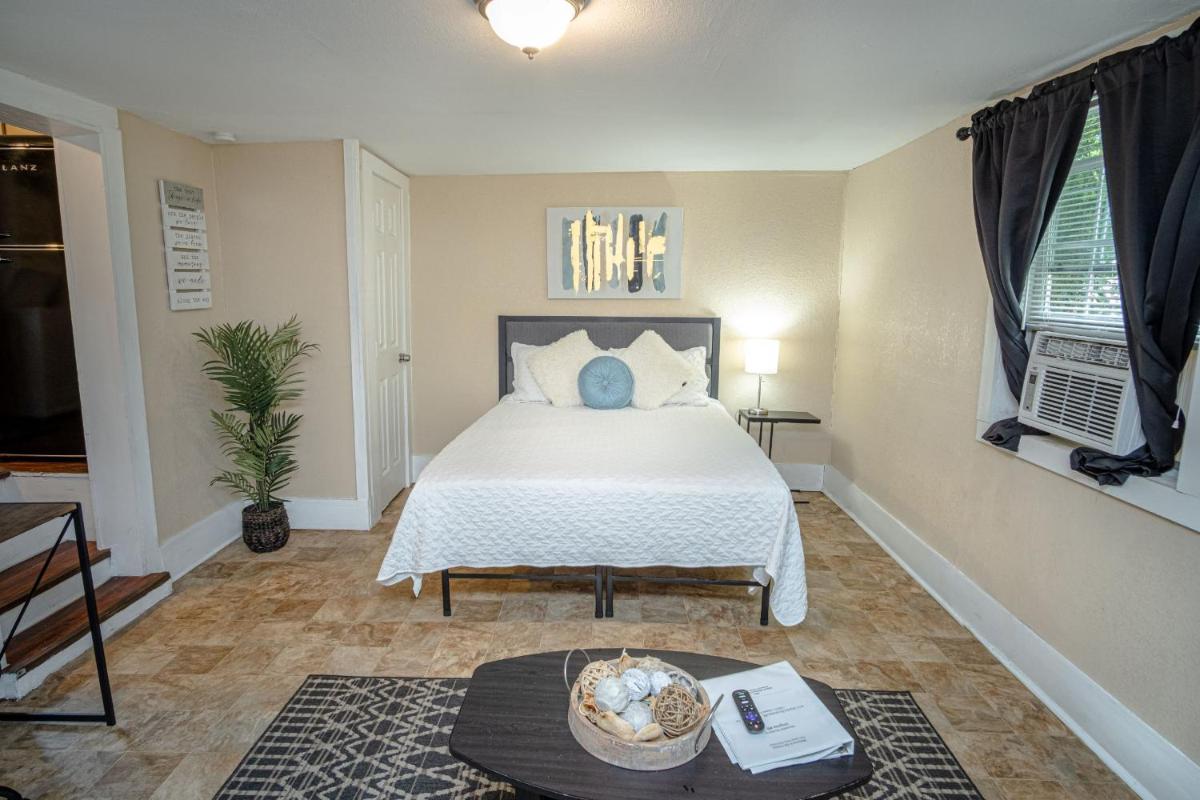 Virginia St. San Antonio Guesthouse Near Downtown - Housity