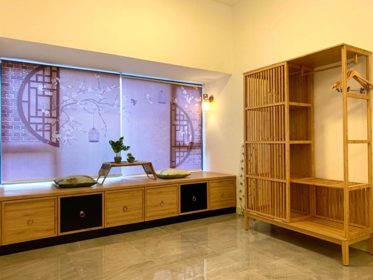 Imperio,Res - Chinoiserie -- Art -- Pool View - Housity