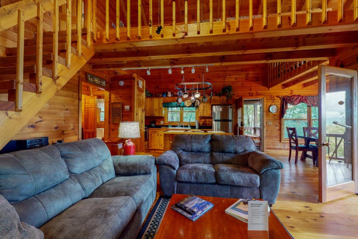 Hilltop Hideaway - Housity
