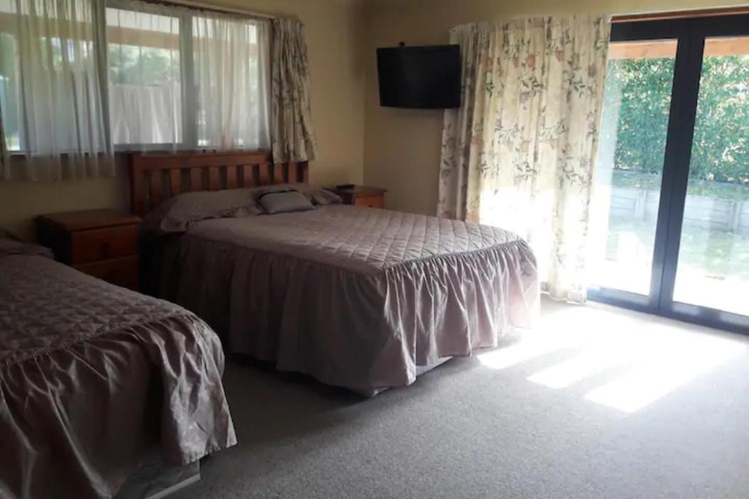 Spacious Lake Hawea Delight- 15 Mins from Wanaka - Housity