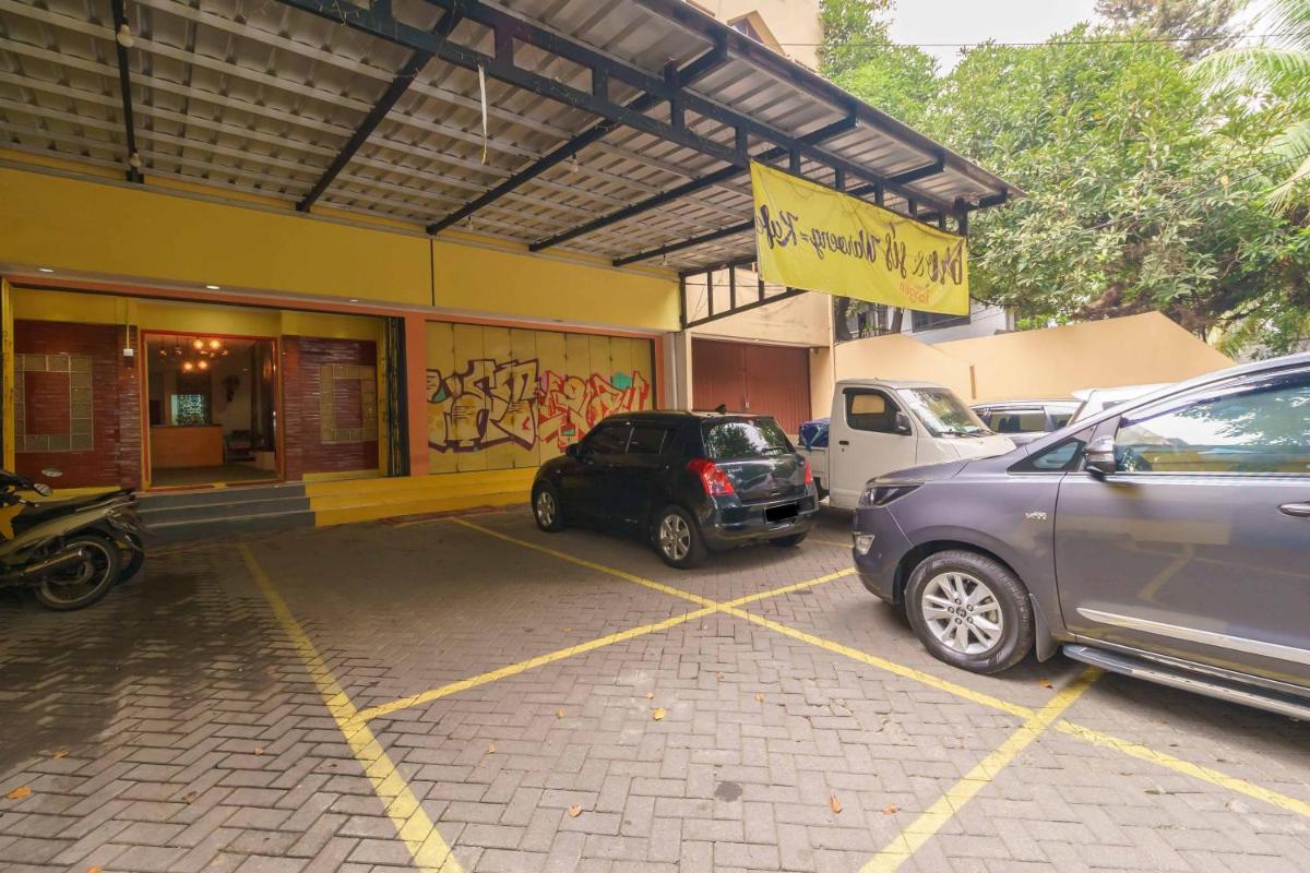 RedDoorz @ Taman Galaxy Bekasi - Housity