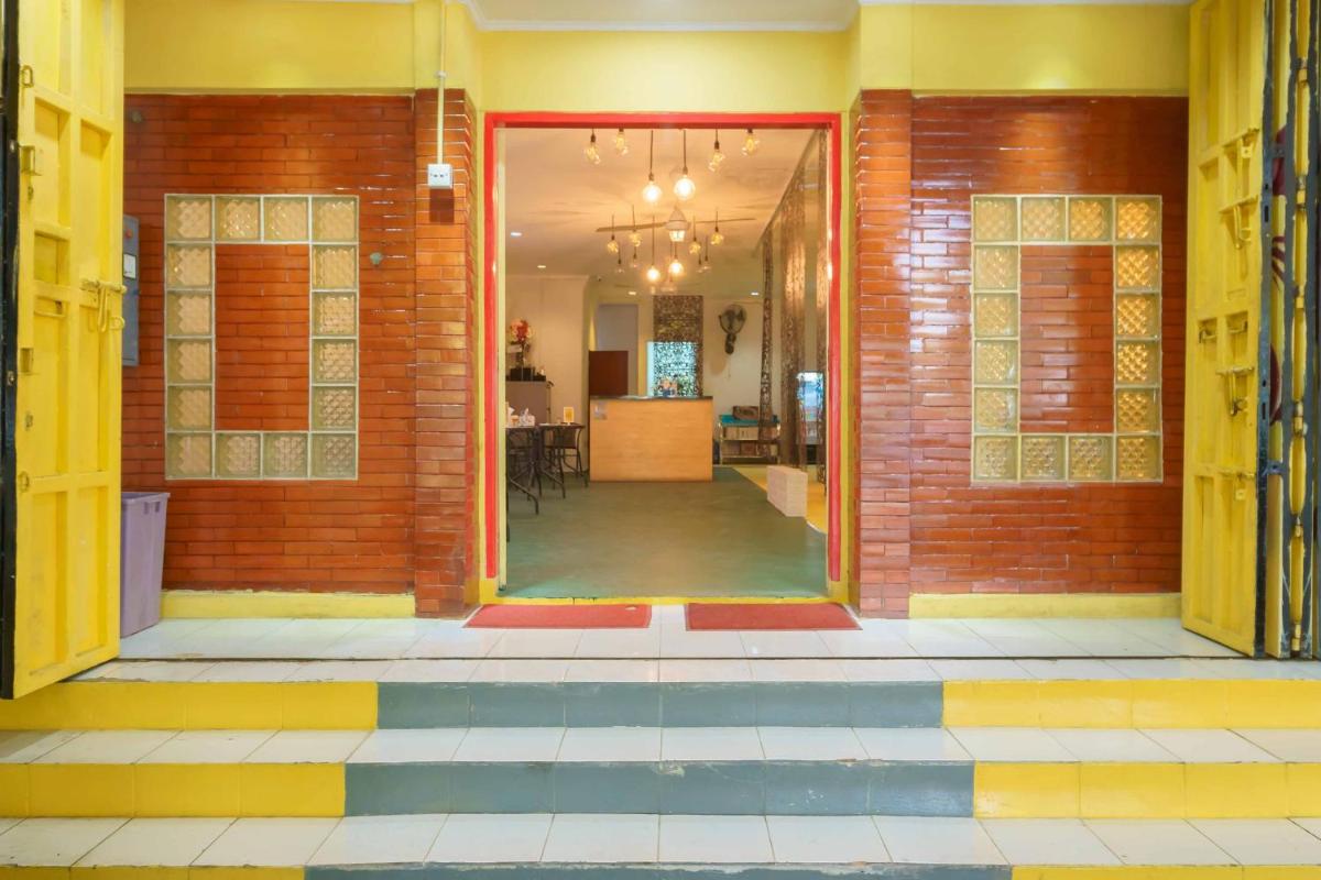 RedDoorz @ Taman Galaxy Bekasi - Housity