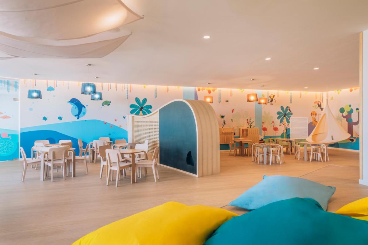 Zona de estar de Iberostar Waves Royal Andalus
