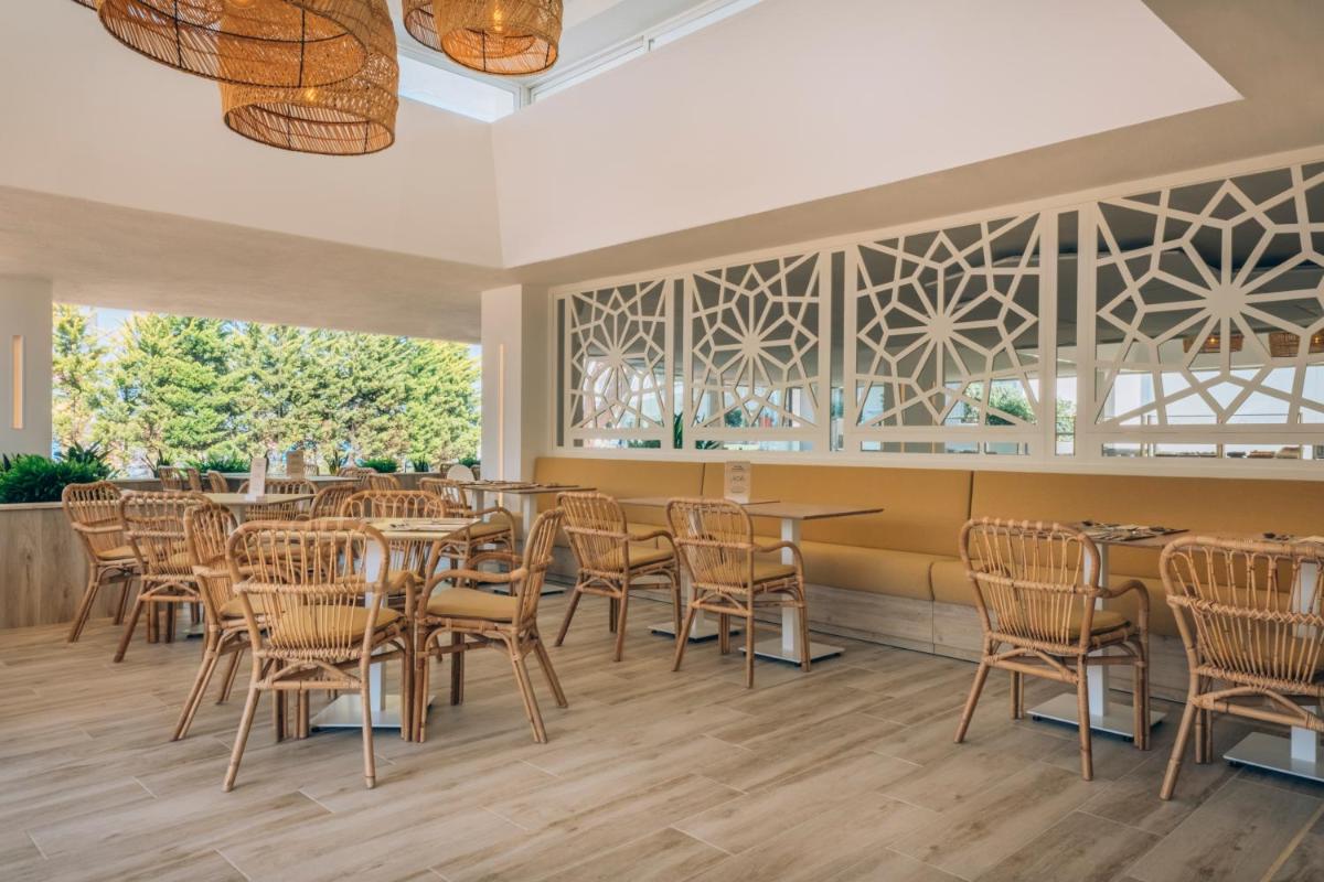 Zona de estar de Iberostar Waves Royal Andalus