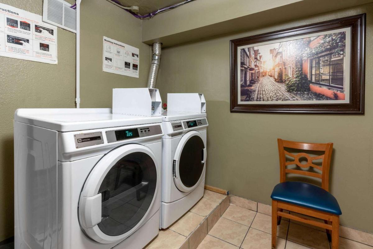 Sutton Suites Hotel - Housity