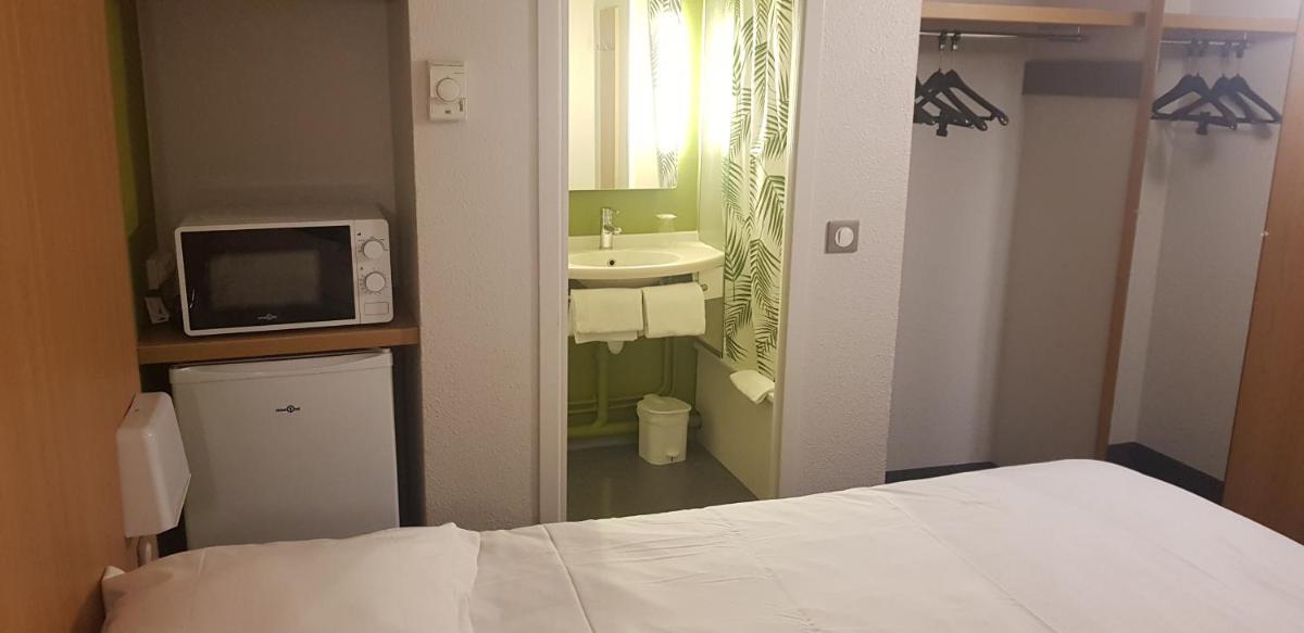 Kyriad Direct Poitiers - Gare du Futuroscope - Housity