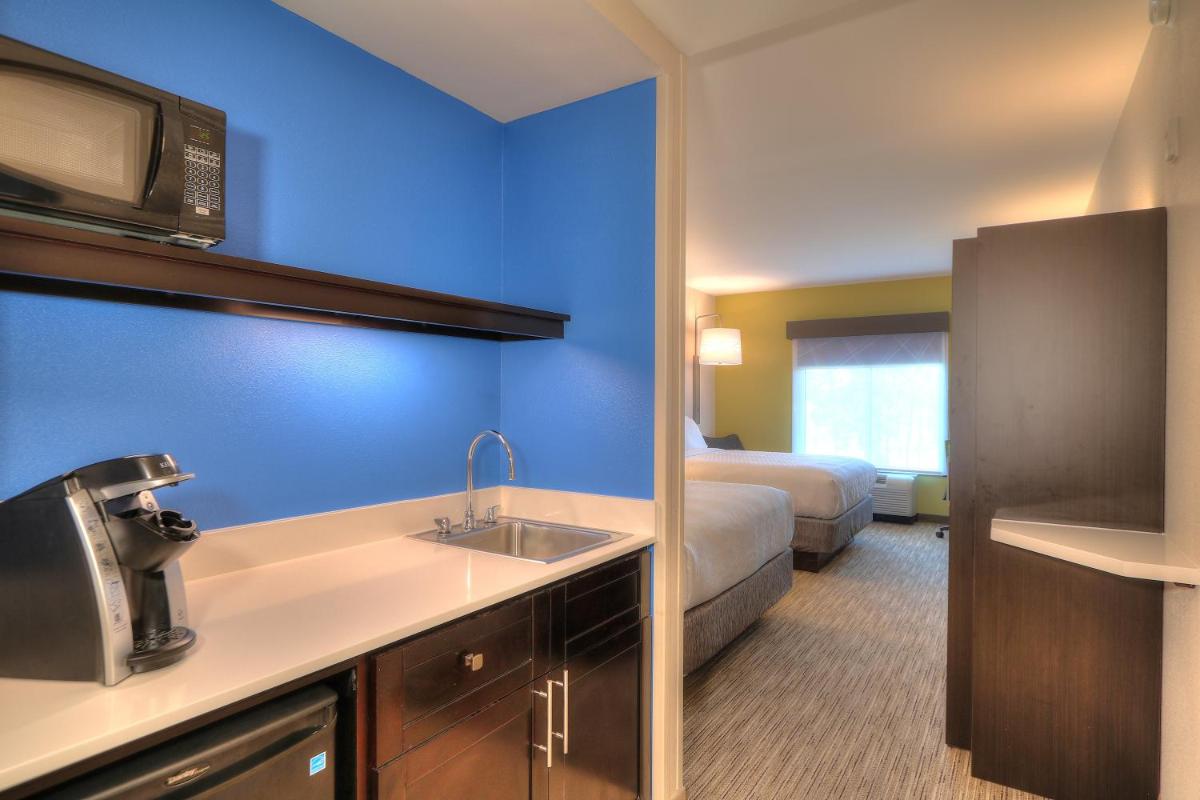 Holiday Inn Express Hotel & Suites Mobile Saraland by IHG - Housity