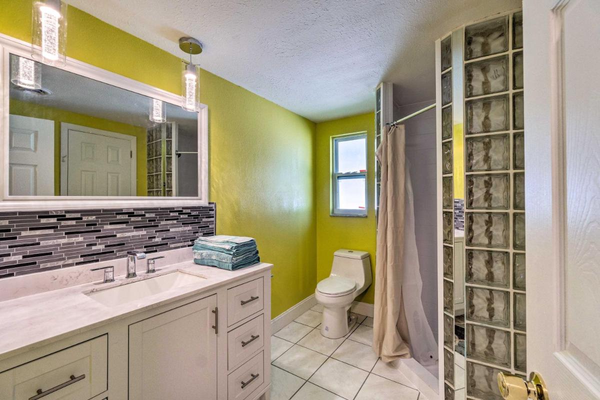 Peaceful Venice Villa with Patio - 2 Miles to Beach! - Housity
