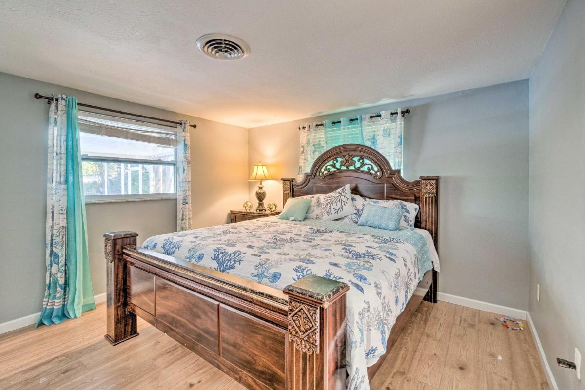 Peaceful Venice Villa with Patio - 2 Miles to Beach! - Housity