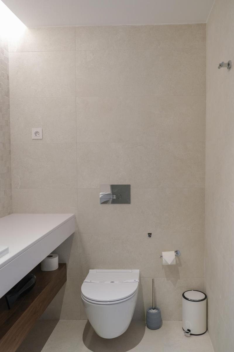 Uma casa de banho em Hotel Vouga