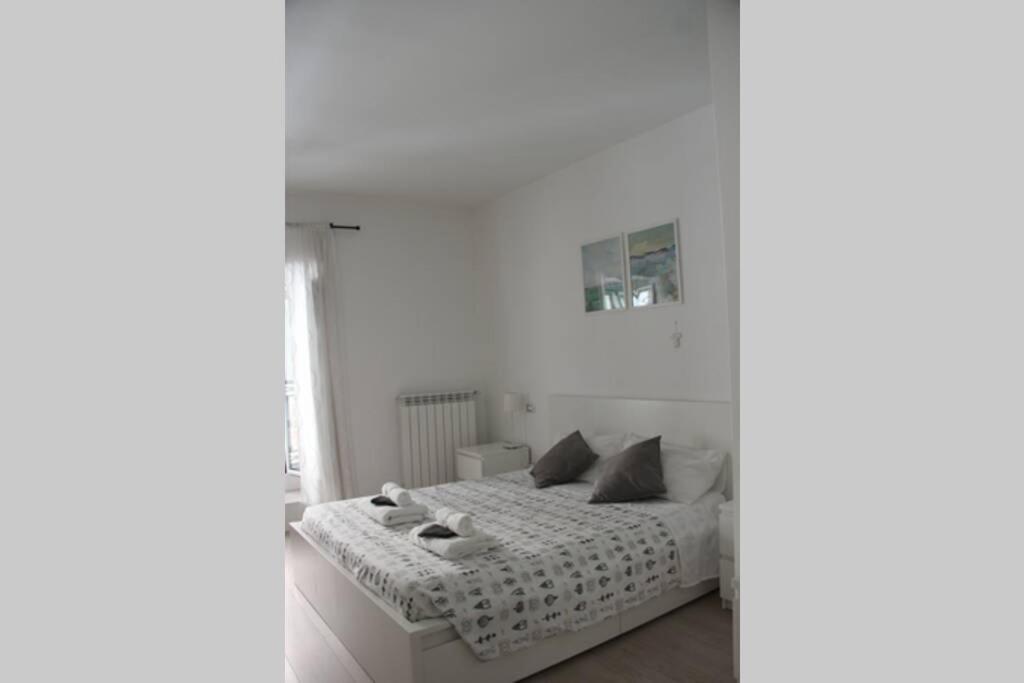 The White Side - Housity