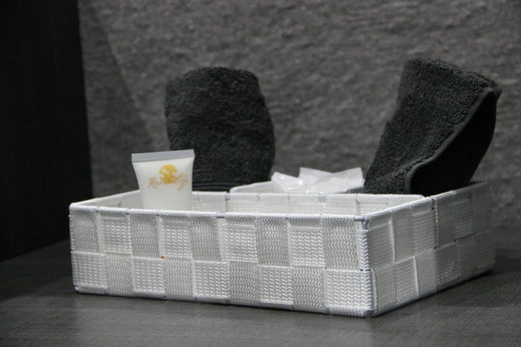 The White Side - Housity