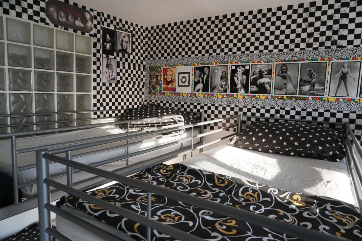 Suitetrails - Dominant Suite Studio Hostel