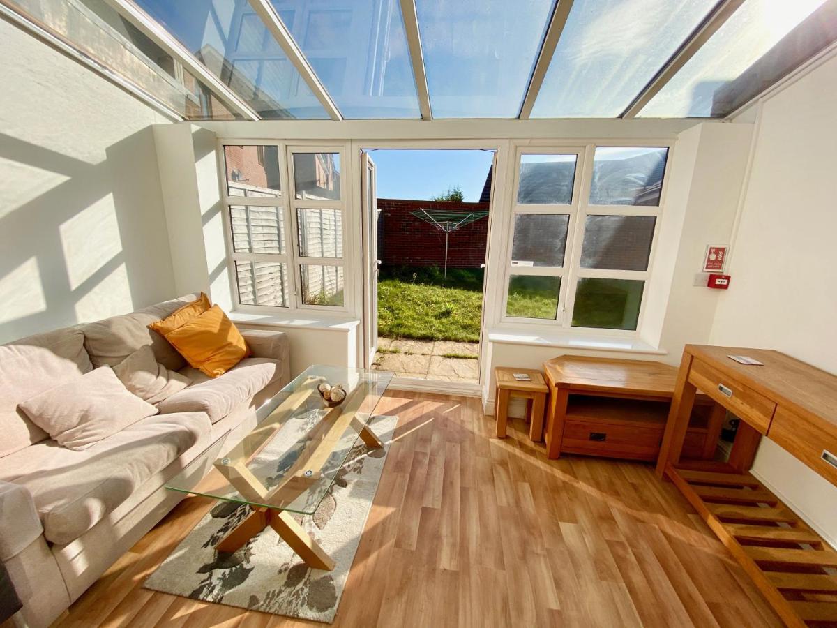 Basingstoke Townhouse Near Hospital - Housity