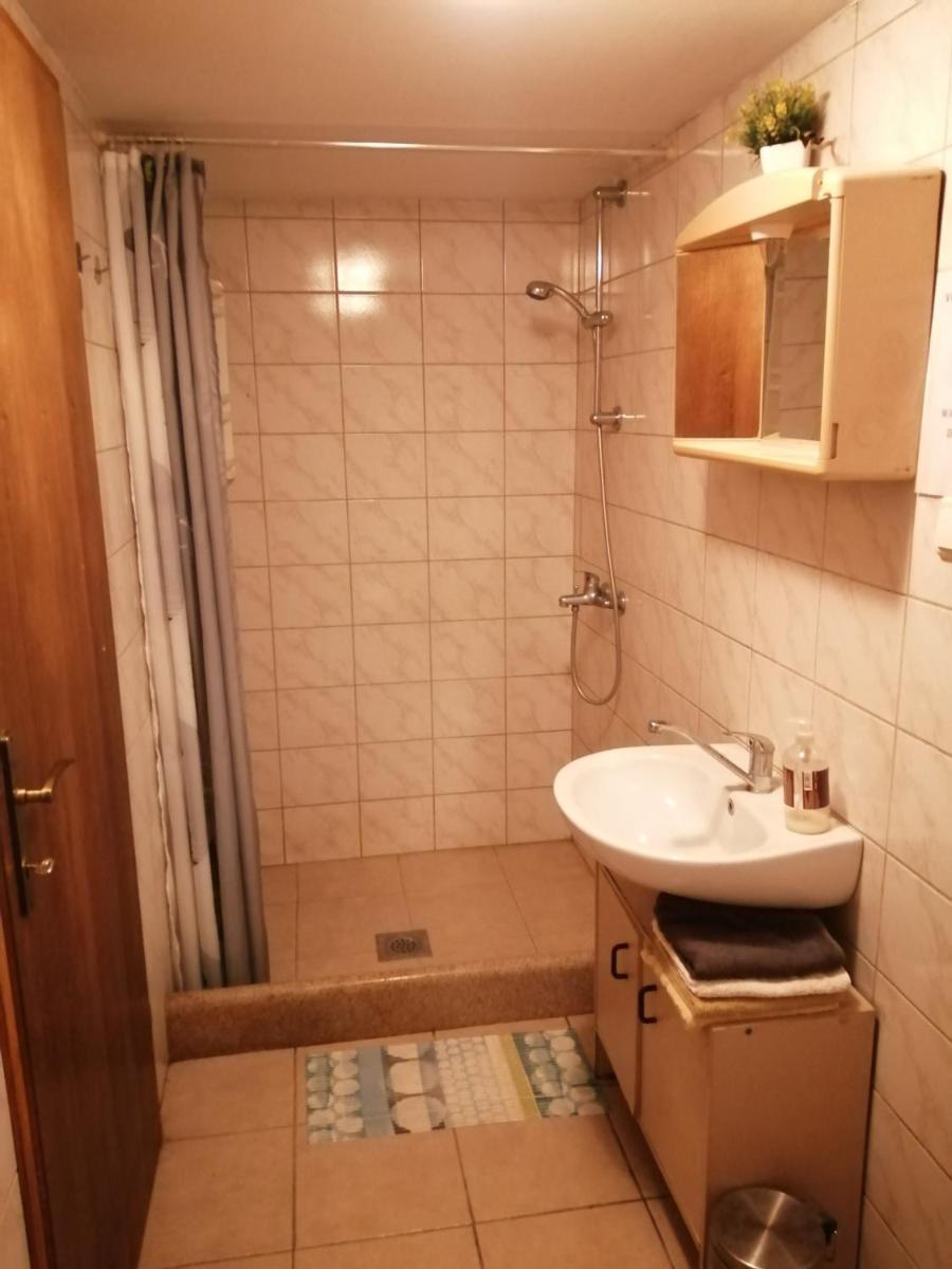 Robinzonski smještaj Tepeš - Housity
