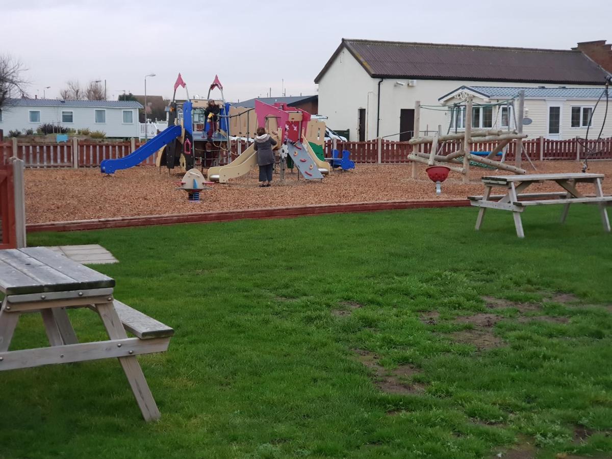 Park Home at Golden Sands Holiday Park N.Wales - Housity