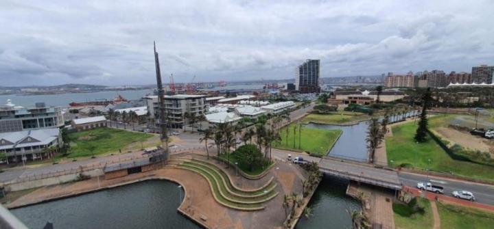 Luxurious Beach Apartment - The Sails - Housity