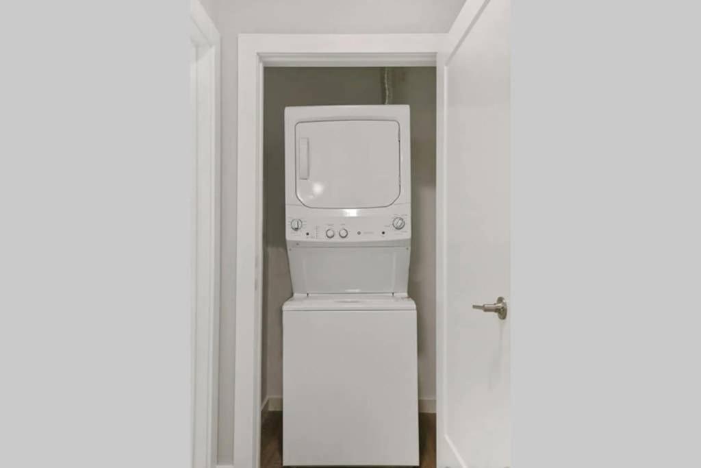 Luxury Apartment with Gym, Steps From Commuter Rail #2009 - Housity