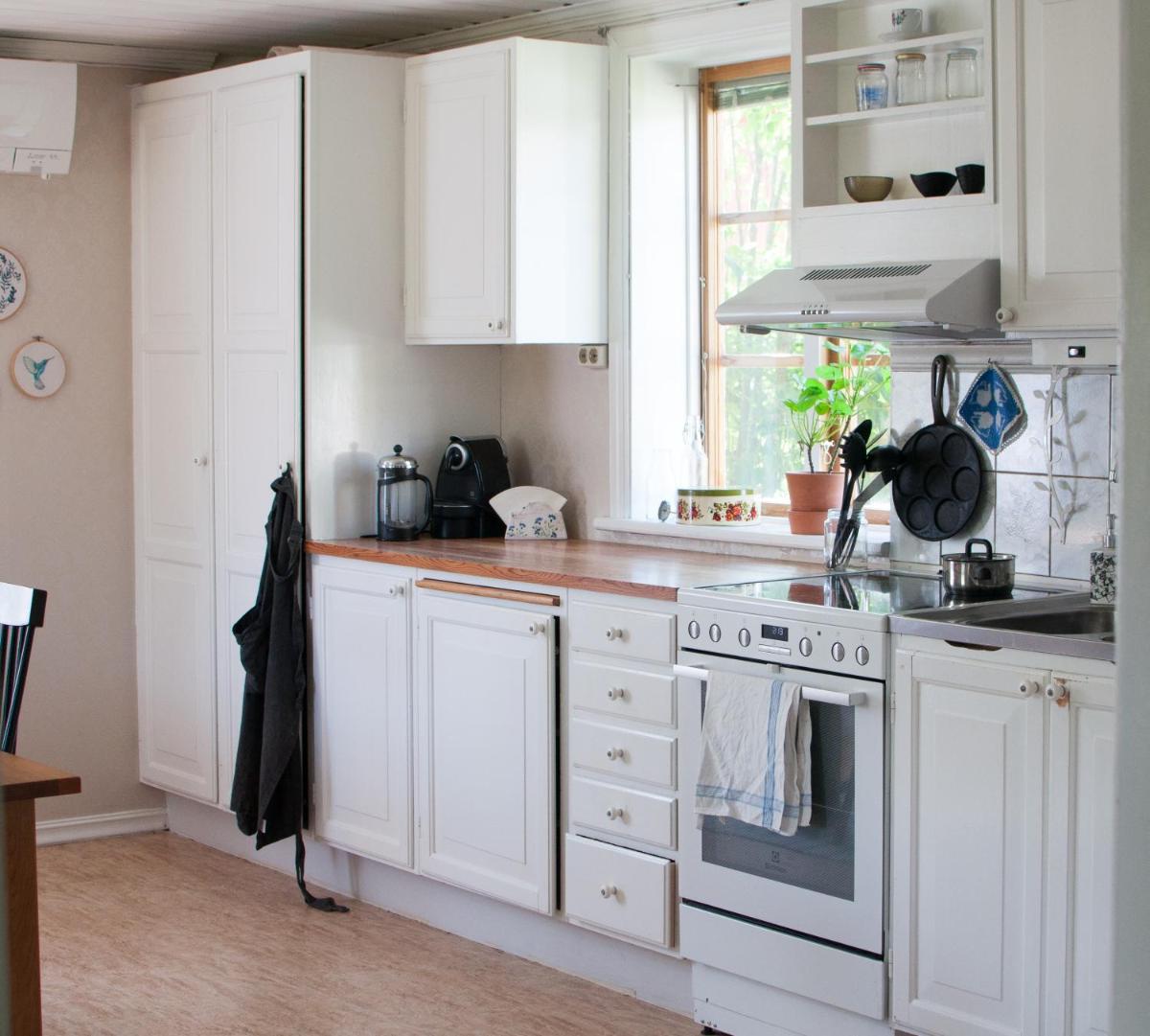 Traditional old swedish cottage - Housity
