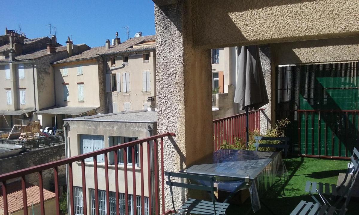 appartement climatisé avec terrasse au coeur de Nyons - Housity