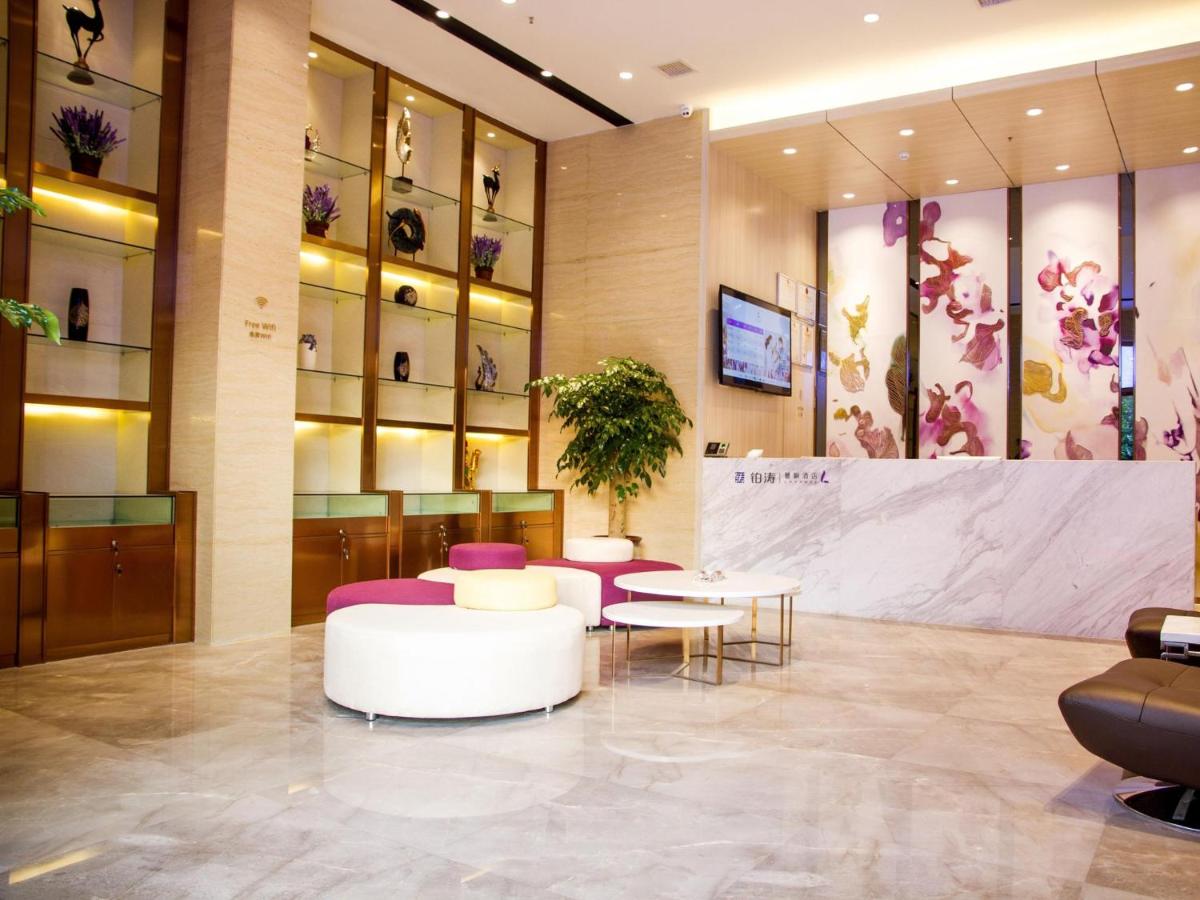 Lavande Hotel Shiyan Sanyan Branch - Housity