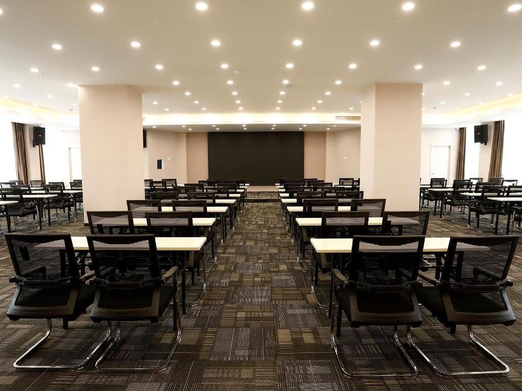 Lavande Hotel Jiujiang Jiujiang College - Housity