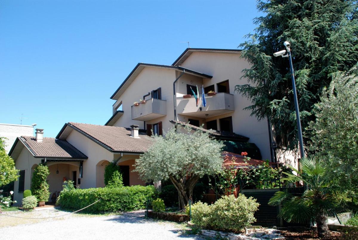 Hotel Ristorante La Rampina - Housity