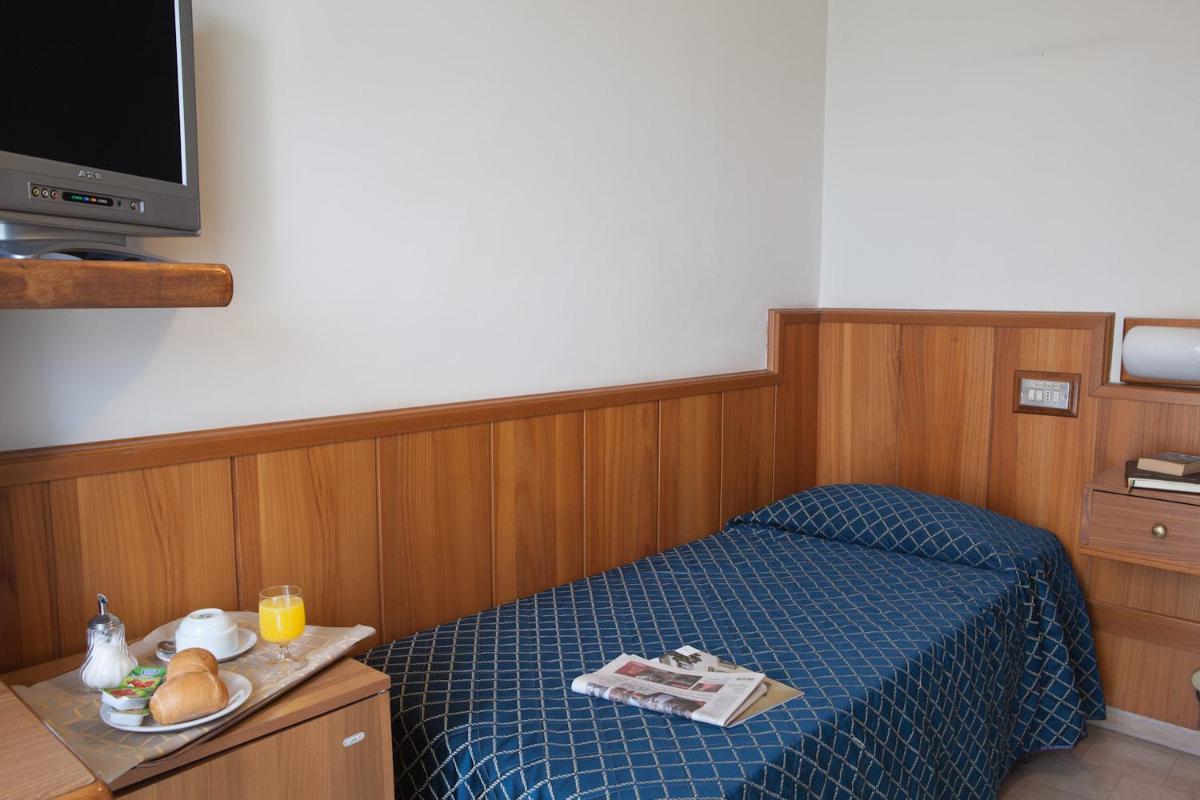 AUTO PARK Hotel - Housity