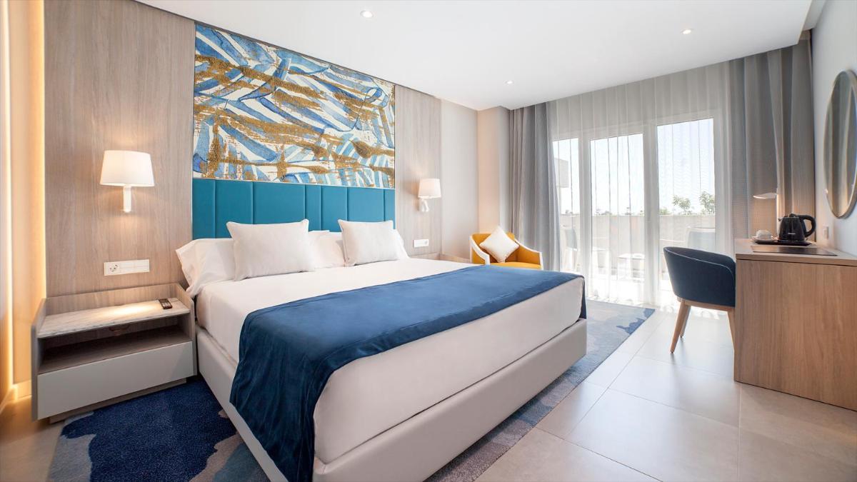 Cama o camas de una habitación en Alanda Marbella Hotel & Wellness