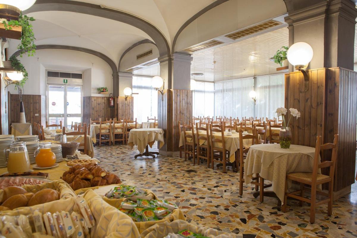 AUTO PARK Hotel - Housity