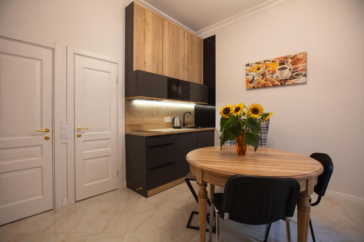 Friends House- сучасні апартаменти в центрі Львова - Housity