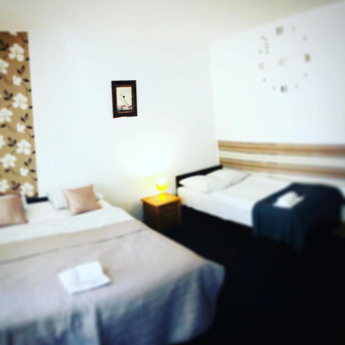 Zajazd Myśliwska - Housity