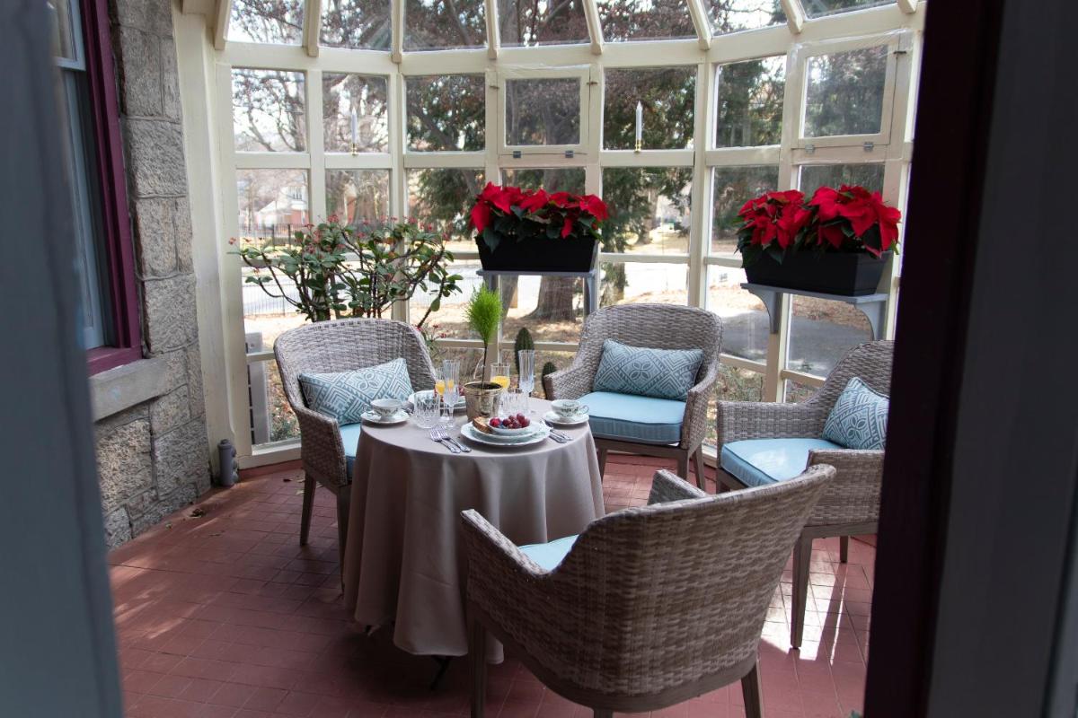 Gifford-Risley House Bed and Breakfast - Housity