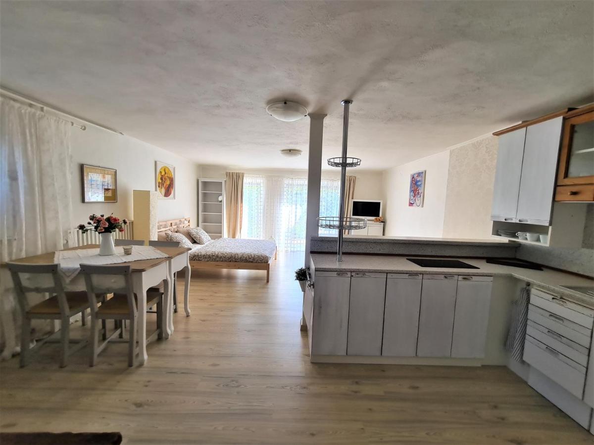 Apartmán Práče - Housity