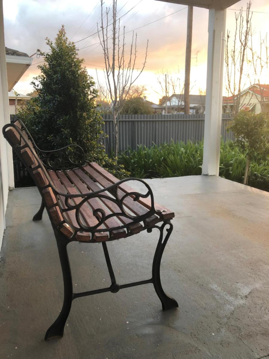 The Rested Guest 3 Bedroom Cottage West Wyalong - Housity