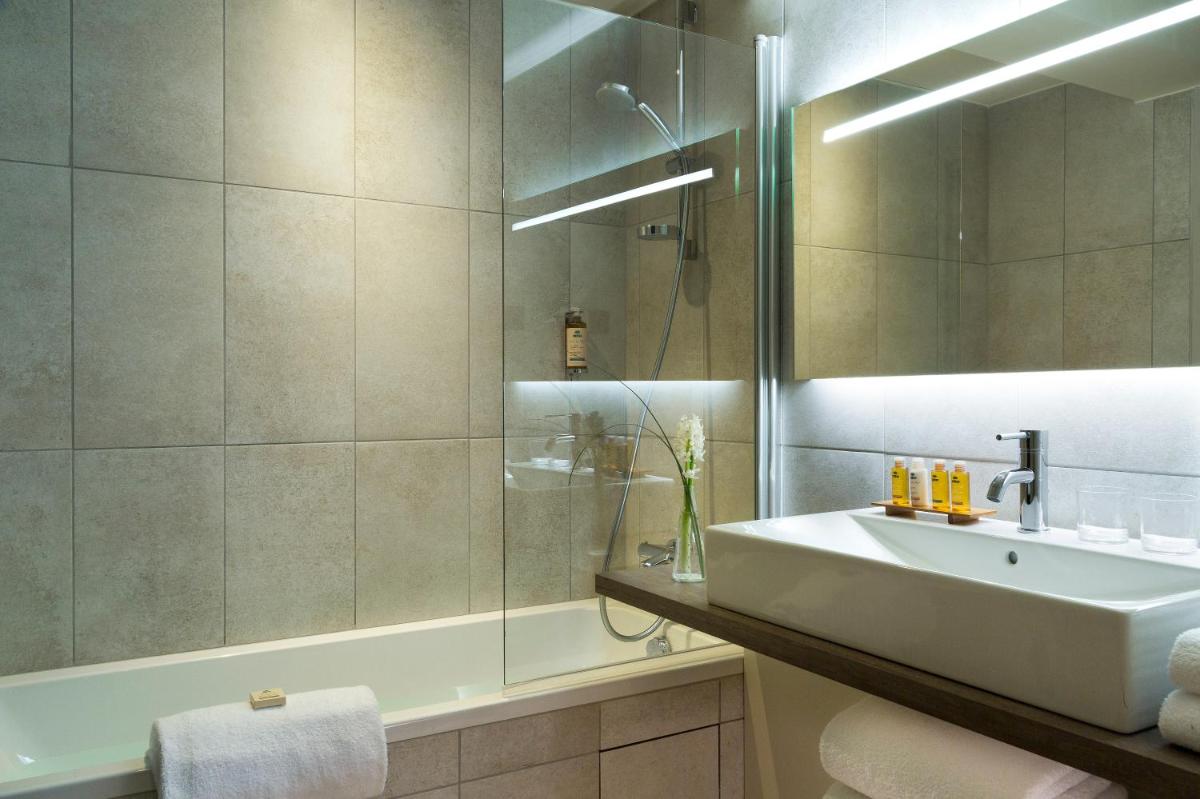 Salle de bains dans l'établissement Heliopic Hotel & Spa