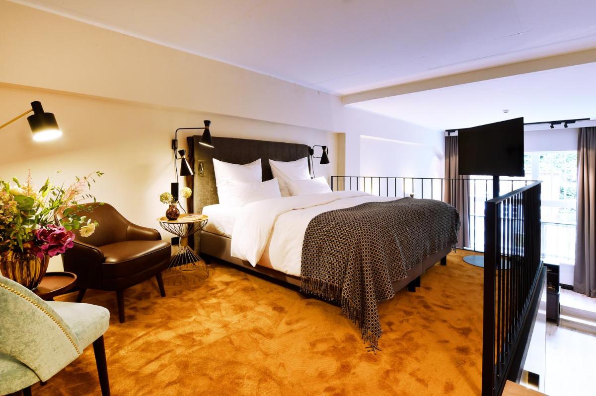 Ein Bett oder Betten in einem Zimmer der Unterkunft Das James