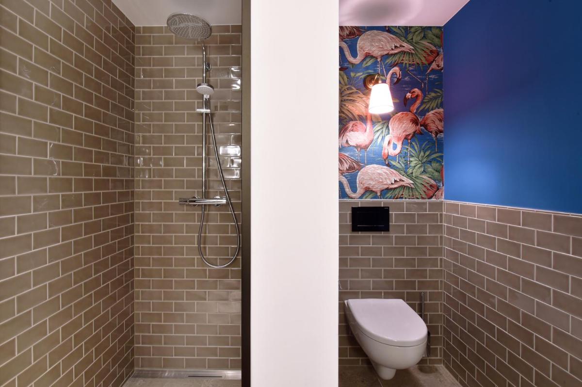 Ein Badezimmer in der Unterkunft Das James