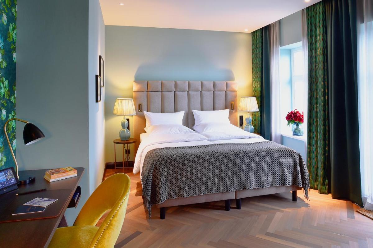 Ein Bett oder Betten in einem Zimmer der Unterkunft Das James