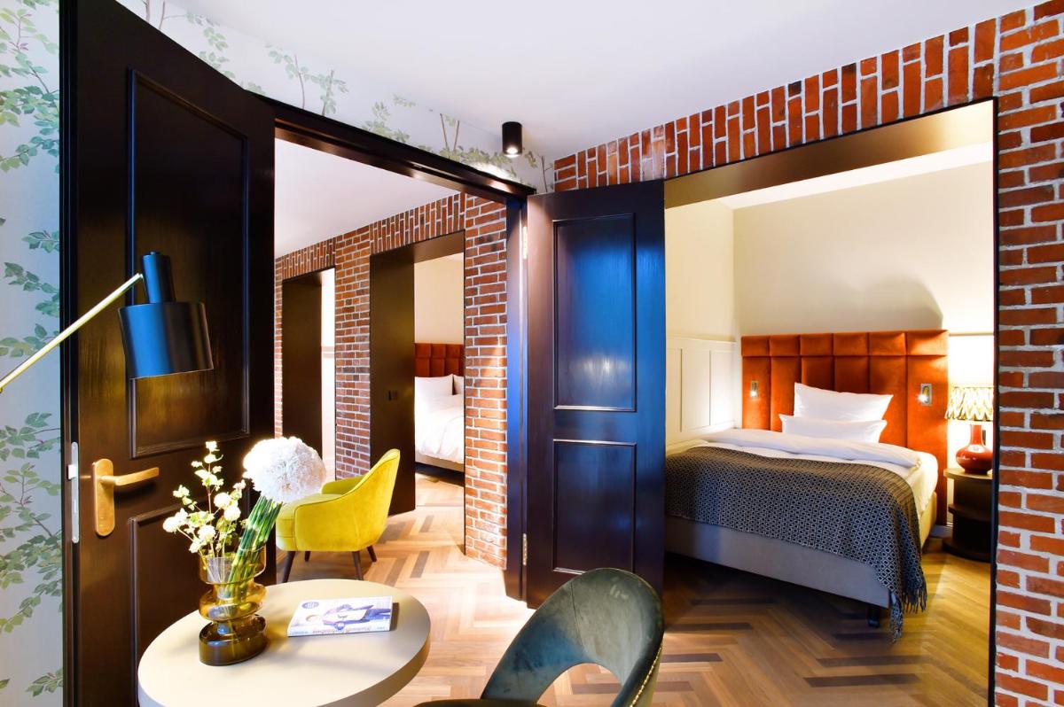 Ein Bett oder Betten in einem Zimmer der Unterkunft Das James