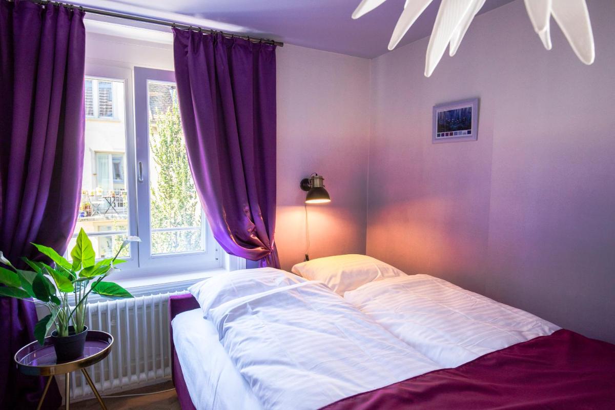 The Henry Self Check-In Guesthouse - Housity