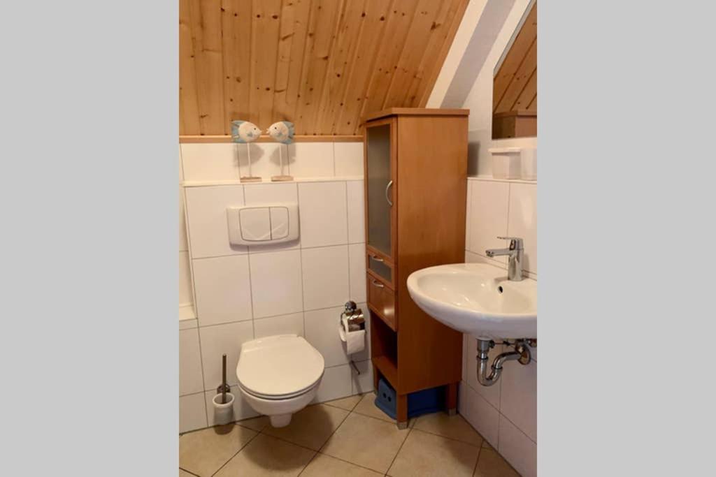 Ferienhaus mit Bootssteg am See in Rheinsberg - Housity