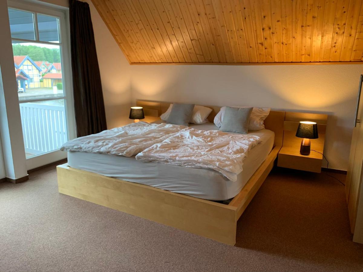 Ferienhaus mit Bootssteg am See in Rheinsberg - Housity